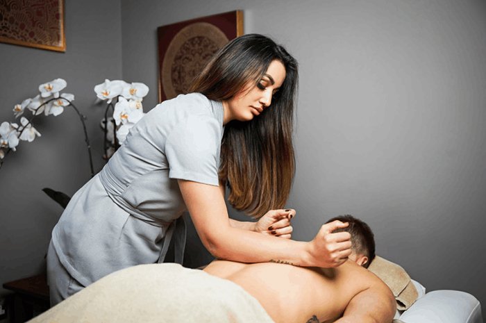 Body Massage + Scrub + Jacuzzi